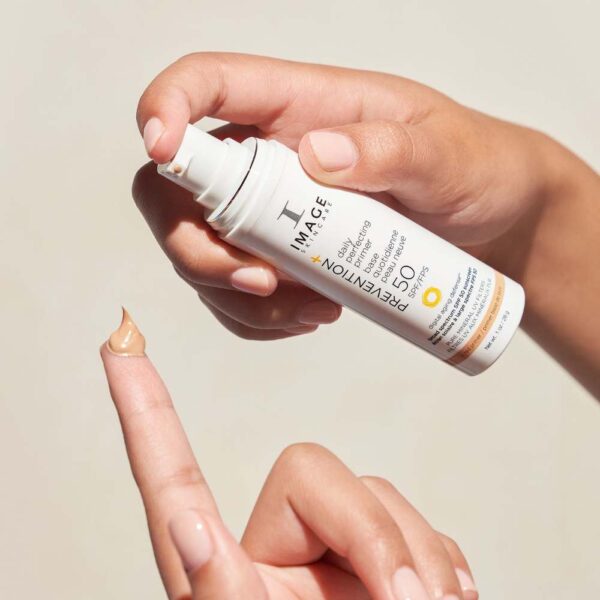 PREVENTION+ Daily Perfecting Primer SPF 50 - Image 3
